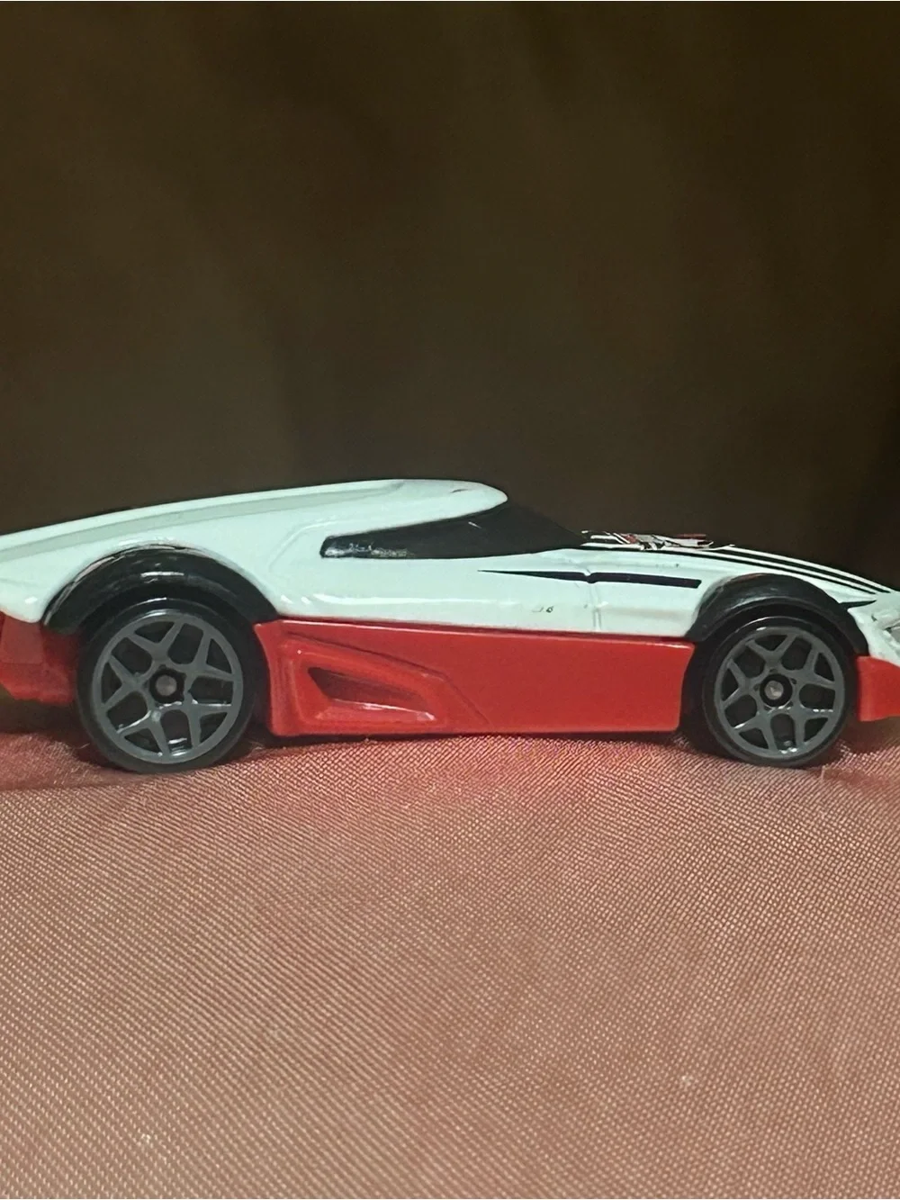 Hot Wheels Kick Kart White/Red Soccer Ball Theme Diecast Toy Car (BDD12)